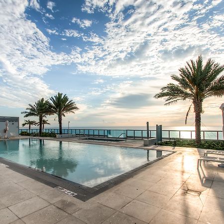 Churchill Suites Monte Carlo Miami Beach Extérieur photo