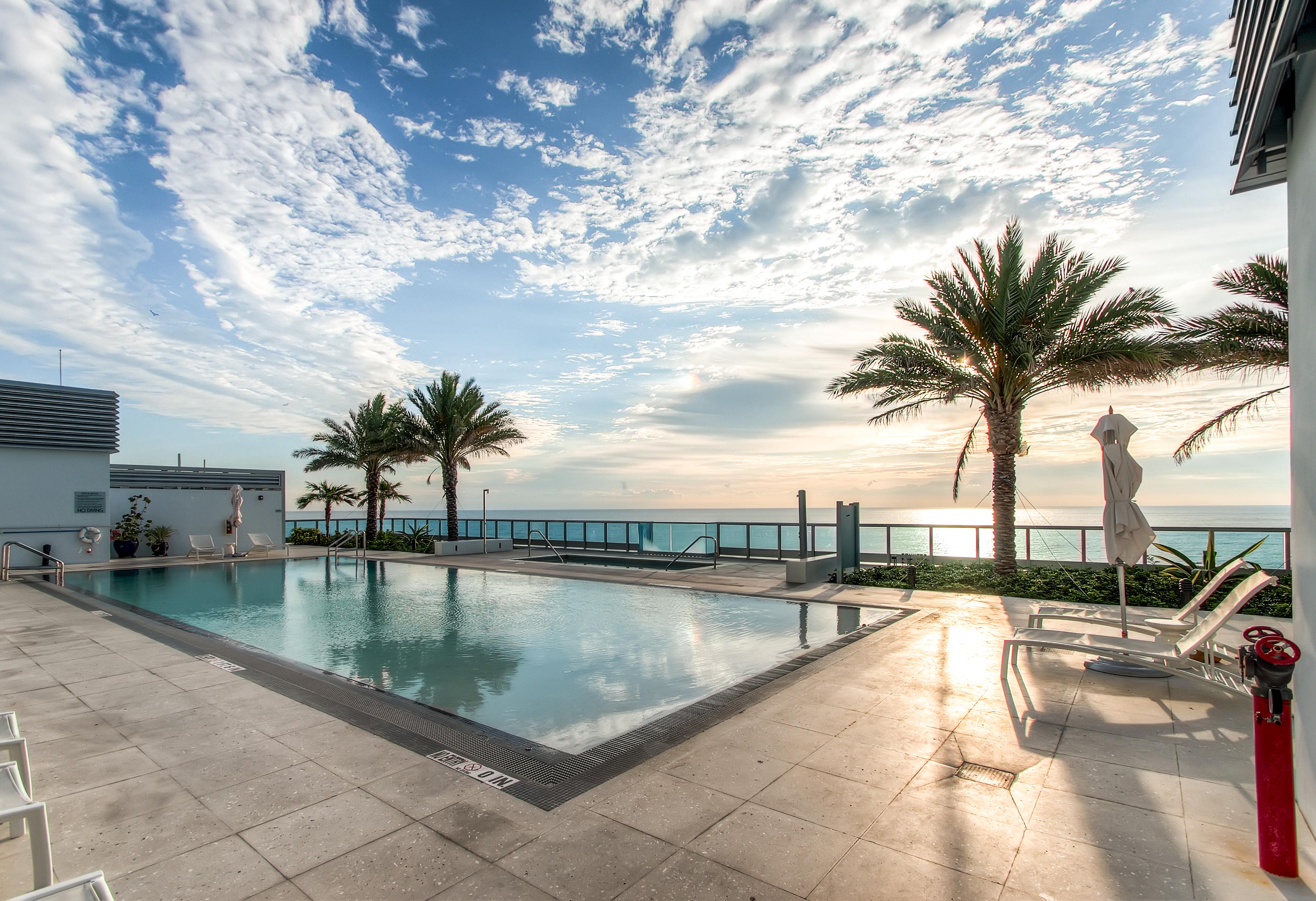 Churchill Suites Monte Carlo Miami Beach Extérieur photo